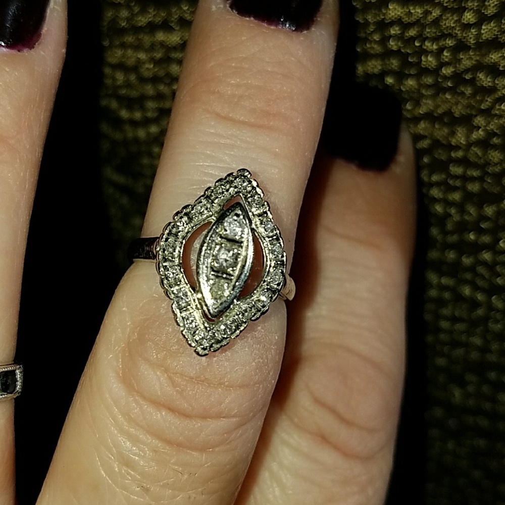 Vintage 14k white gold ring